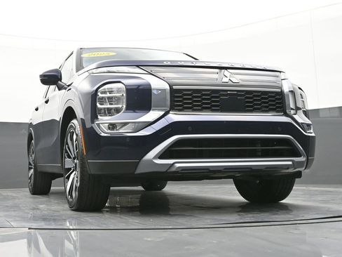 Used 2025 Mitsubishi Outlander SE image 44