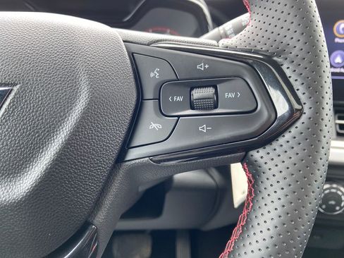 Used 2024 Chevrolet Trax RS w/ Sunroof Package image 23