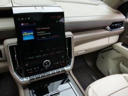 Used 2025 GMC Yukon Denali w/ Denali Reserve Package RWD image 15