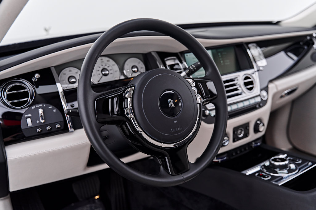 Used 2016 Rolls-Royce Ghost RWD image 2