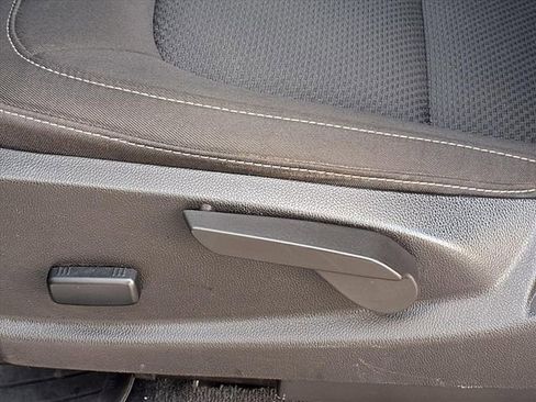 Used 2022 Chevrolet Colorado LT w/ LT Convenience Package image 4