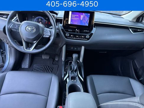 Used 2025 Toyota Corolla Cross XLE w/ Convenience Package image 20
