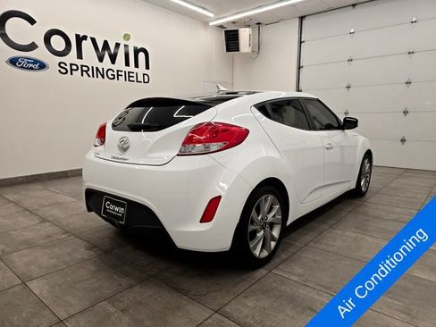 Used 2016 Hyundai Veloster FWD image 5