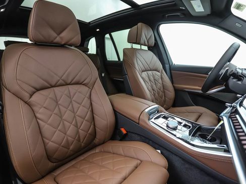 New 2026 BMW X5 M60i w/ Climate Comfort Package image 33