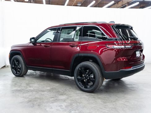 New 2026 Jeep Grand Cherokee Limited AWD/4WD image 4