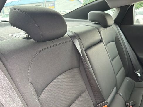 Used 2017 Chevrolet Malibu LT FWD image 59