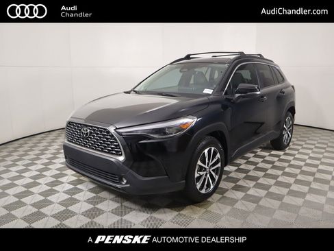 Used 2023 Toyota Corolla Cross XLE image 1
