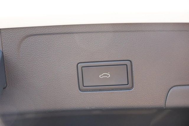 Used 2025 Volkswagen Atlas Cross Sport SE FWD image 8