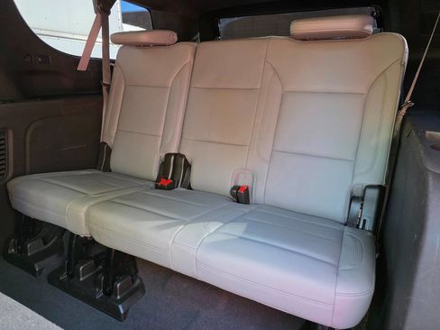 Used 2021 Chevrolet Suburban LT image 29