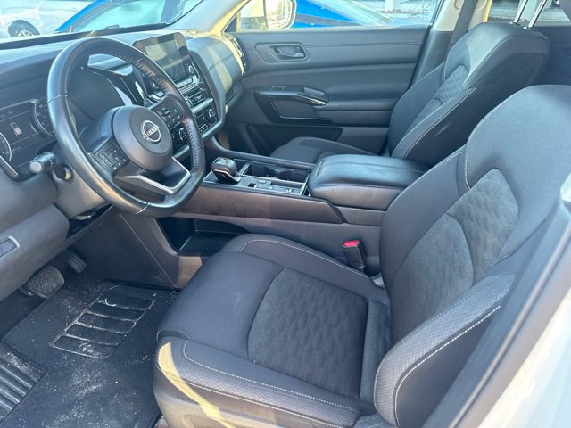 Used 2025 Nissan Pathfinder SV FWD image 21