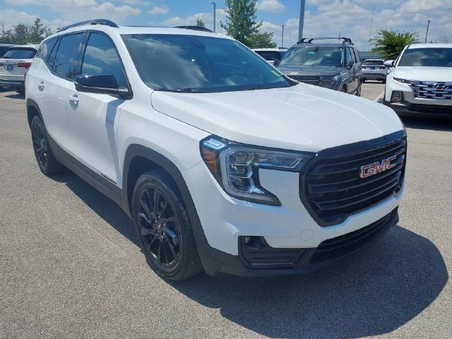 Used 2023 GMC Terrain SLT w/ Elevation Edition FWD image 3