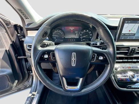 Used 2022 Lincoln Corsair AWD w/ Premium Package image 11