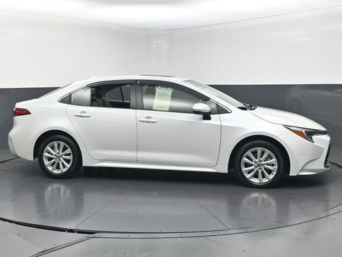 Used 2025 Toyota Corolla XLE FWD image 6