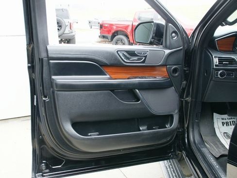 Used 2018 Lincoln Navigator L Select image 14