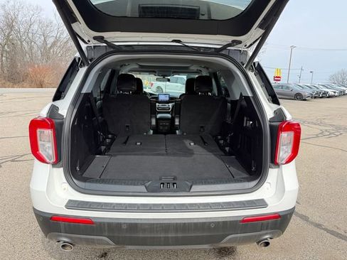 Used 2021 Ford Explorer XLT w/ Equipment Group 202A image 11