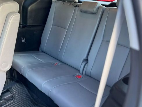 Used 2023 Toyota Highlander XLE FWD image 13