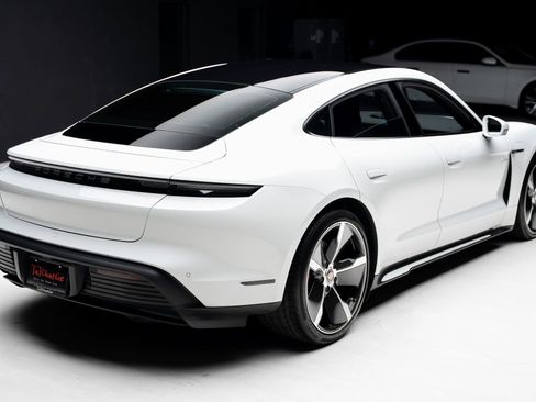 Used 2022 Porsche Taycan image 31