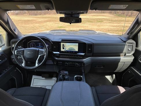 Used 2024 Chevrolet Silverado 1500 LT Trail Boss w/ Convenience Package II image 16