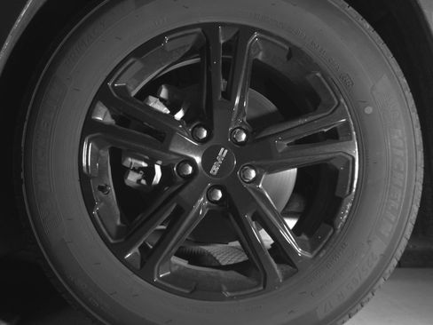 Used 2024 GMC Terrain SLE FWD image 12