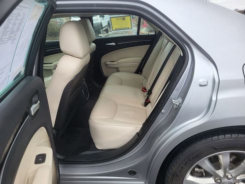 Used 2017 Chrysler 300 C image 18