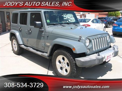Used 2015 Jeep Wrangler Unlimited Sahara w/ Connectivity Group AWD/4WD image 1