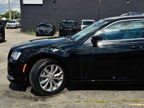 Used 2021 Chrysler 300 Touring L AWD/4WD image 9