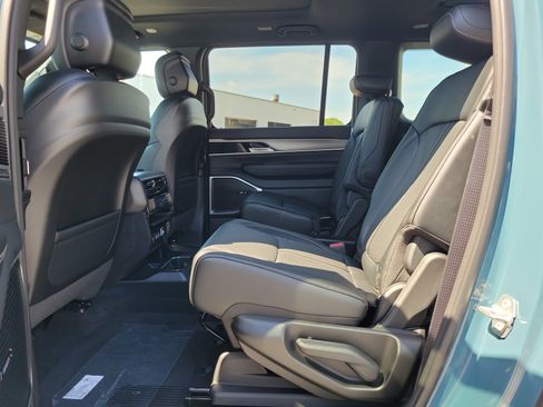 New 2026 Jeep Grand Wagoneer L 2WD image 8