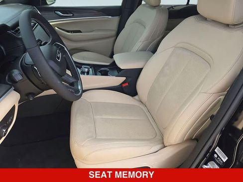 New 2025 Jeep Grand Cherokee Limited w/ Luxury Tech Group II AWD/4WD image 17