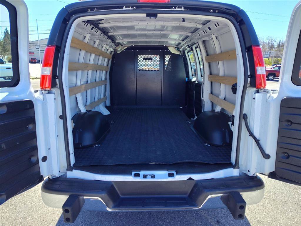 Used 2024 Chevrolet Express 2500 w/ Driver Convenience Package RWD image 12