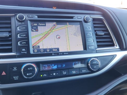 Used 2016 Toyota Highlander Limited Platinum AWD/4WD image 9