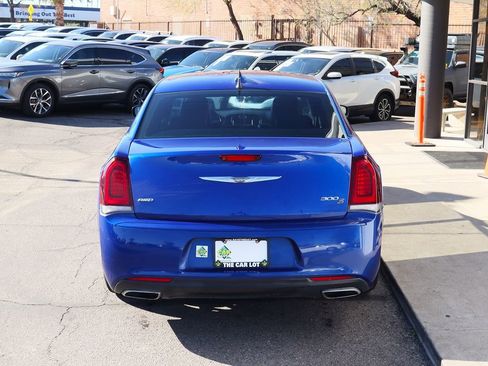 Used 2018 Chrysler 300 S image 10