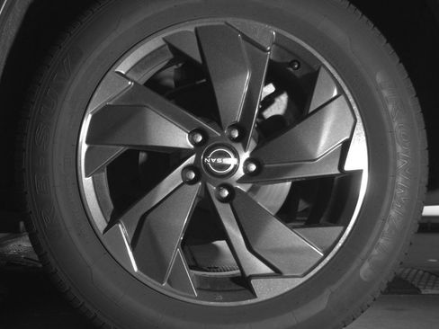 Used 2025 Nissan Rogue SV image 14