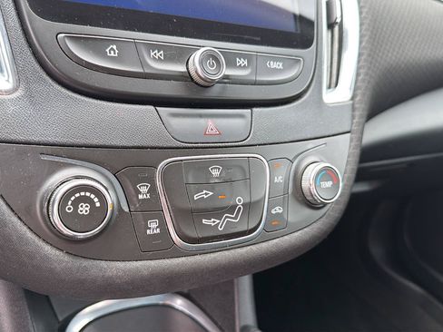 Used 2018 Chevrolet Malibu LT FWD image 24