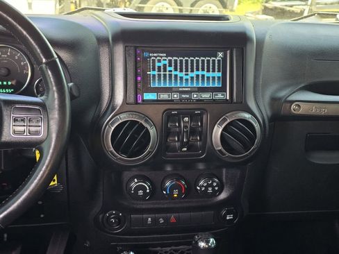 Used 2015 Jeep Wrangler Unlimited Sport w/ Quick Order Package 24S AWD/4WD image 17