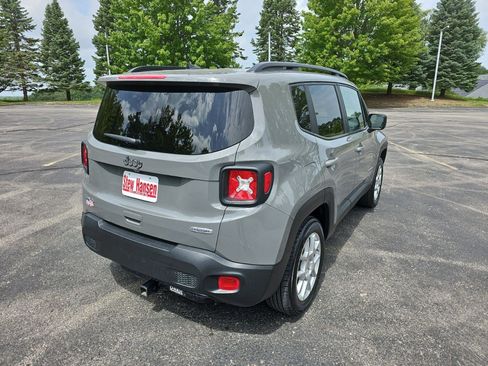 Used 2022 Jeep Renegade Latitude w/ Convenience Group AWD/4WD image 6
