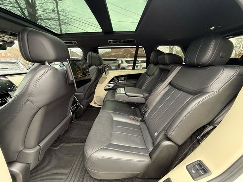 Used 2023 Land Rover Range Rover Long Wheelbase SE image 27