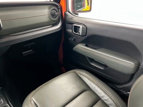 Used 2025 Jeep Gladiator Mojave image 10