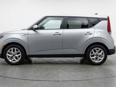 Used 2025 Kia Soul LX w/ LX Technology Package image 5