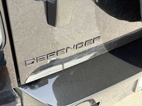 New 2026 Land Rover Defender 110 X-Dynamic SE image 11