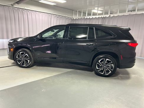 Used 2025 Buick Enclave Sport Touring image 4