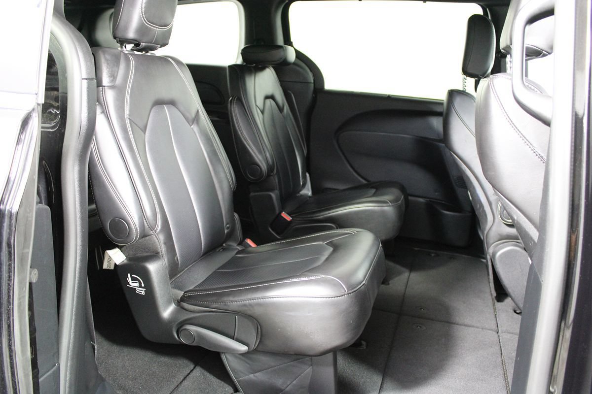 Used 2025 Chrysler Pacifica Select FWD image 25