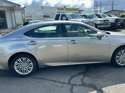 Used 2015 Lexus ES 350 w/ Luxury Package image 3