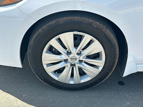 Used 2025 Nissan Sentra S FWD image 11