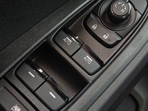 Certified 2025 Subaru Crosstrek 2.5i Sport w/ Crosstrek Mirror Package image 18