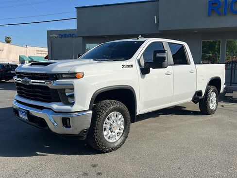 Used 2024 Chevrolet Silverado 2500 LT AWD/4WD image 8