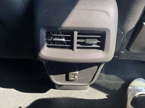 Used 2024 GMC Terrain SLE FWD image 21