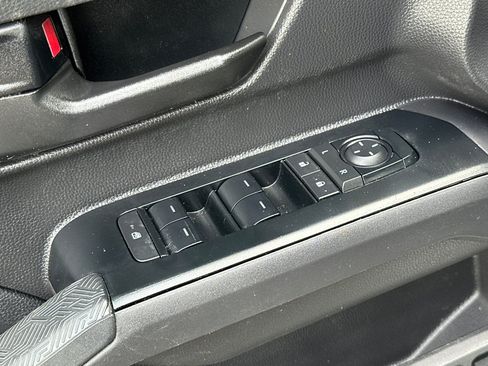 Used 2025 Toyota Tacoma SR AWD/4WD image 12