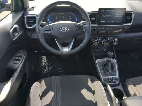 New 2025 Hyundai Venue SEL image 17