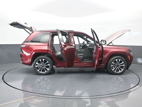 Used 2023 Jeep Grand Cherokee Overland w/ Luxury Tech Group IV image 77