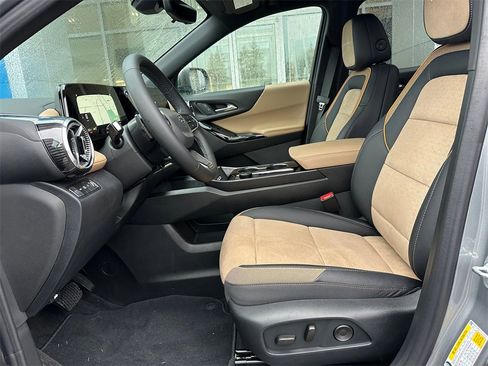 Used 2026 Chevrolet Equinox ACTIV w/ Convenience Package III image 19